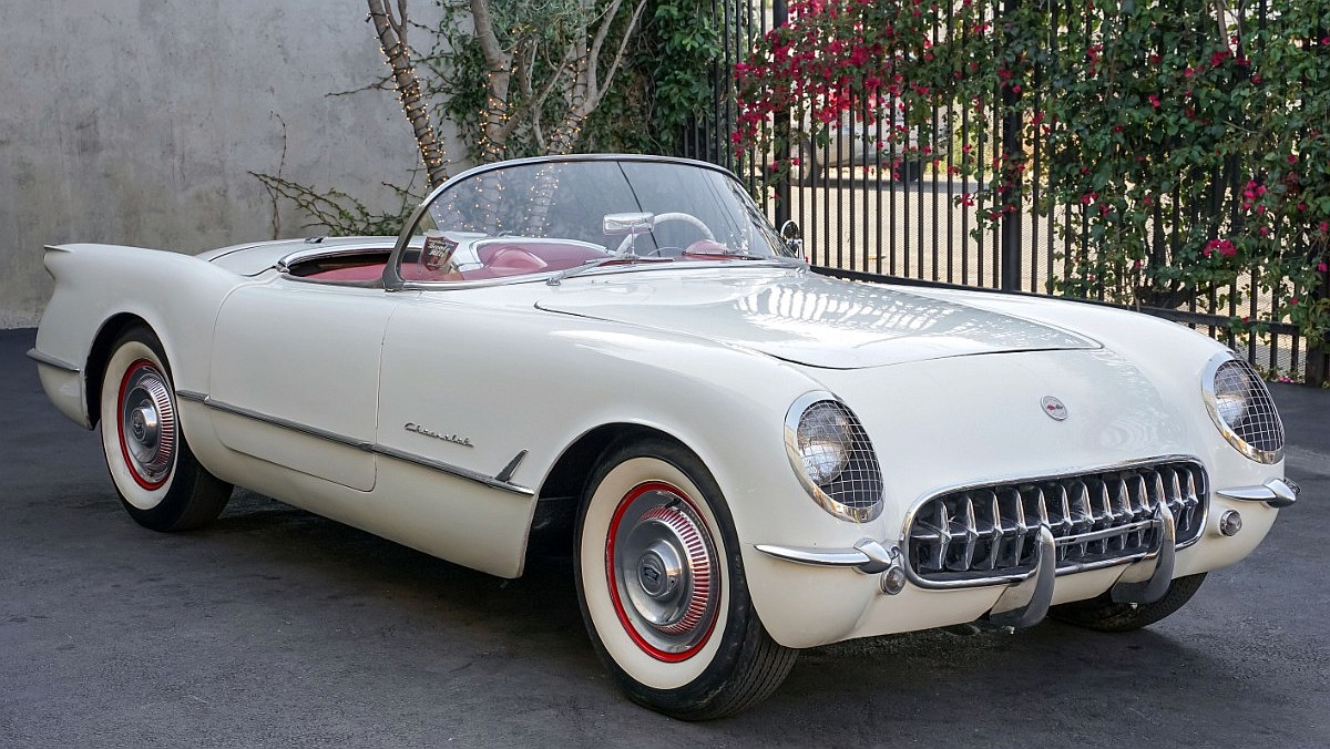 Corvette Generations/C1/C1 1954 White Convertable.jpg